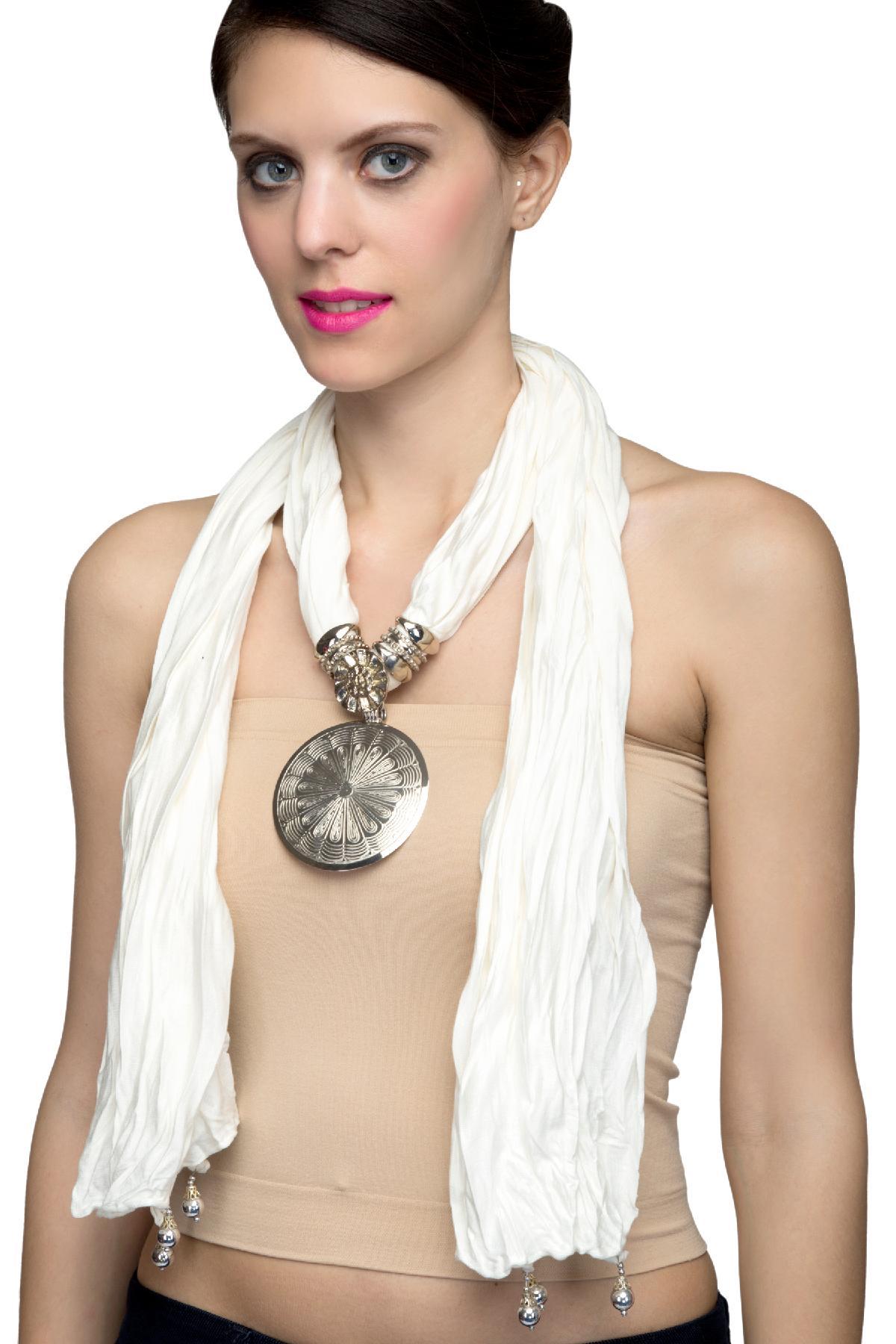 Scarf 2025 with pendant