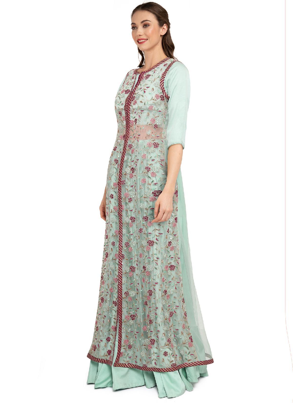 Manish Malhotra Stylish Crop Tops Skirts Lehenga Collection 2024 | Stylish crop  top, Wedding lehenga designs, Simple lehenga
