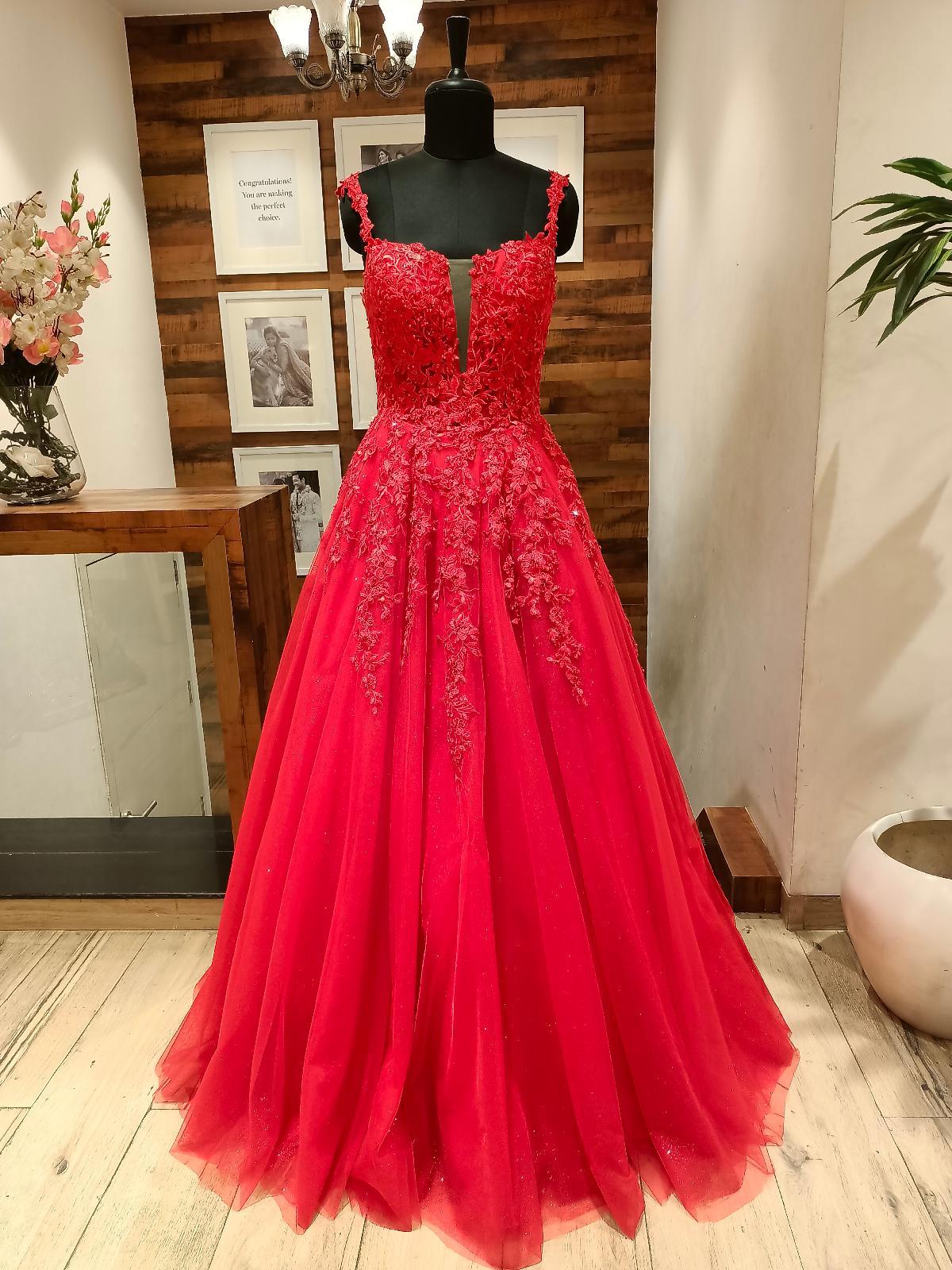 Red gown Stock Photos, Royalty Free Red gown Images | Depositphotos