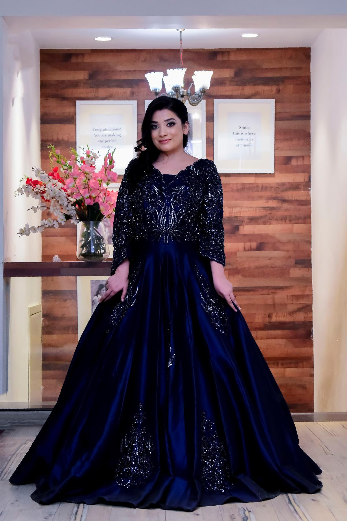 Top more than 76 navy blue gown with sleeves latest