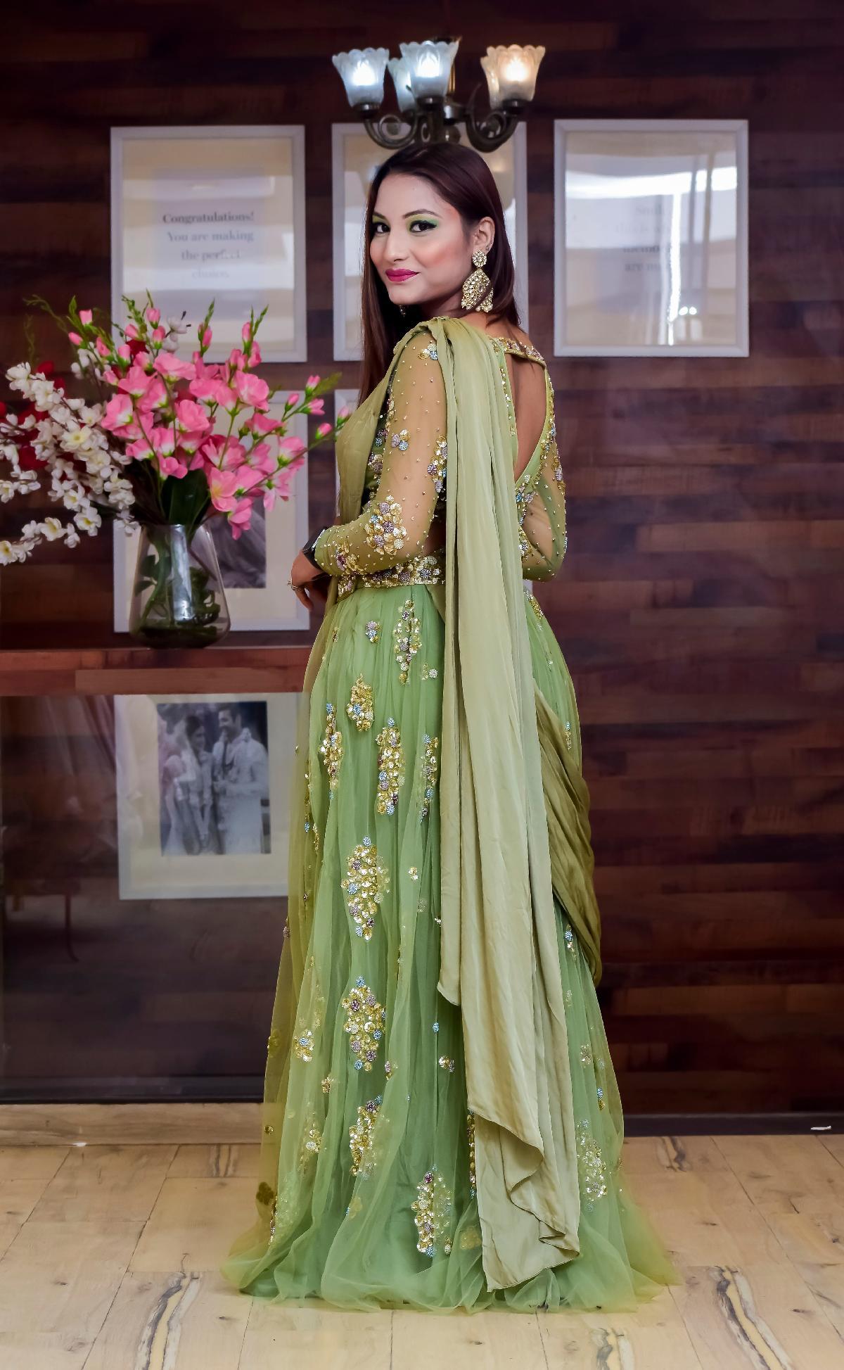 Best Green Saree For Desi Weddings | Saree designs party wear, Velvet dress  designs, Velvet saree