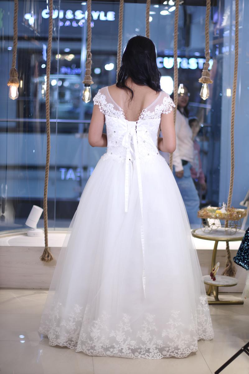 💃വിവാഹത്തിന് GOWN വാങ്ങാൻ കിടിലൻ ഒരു SHOP | Bridal Boutique in Kochi |  Wedding Gown for Rent 😍 - YouTube