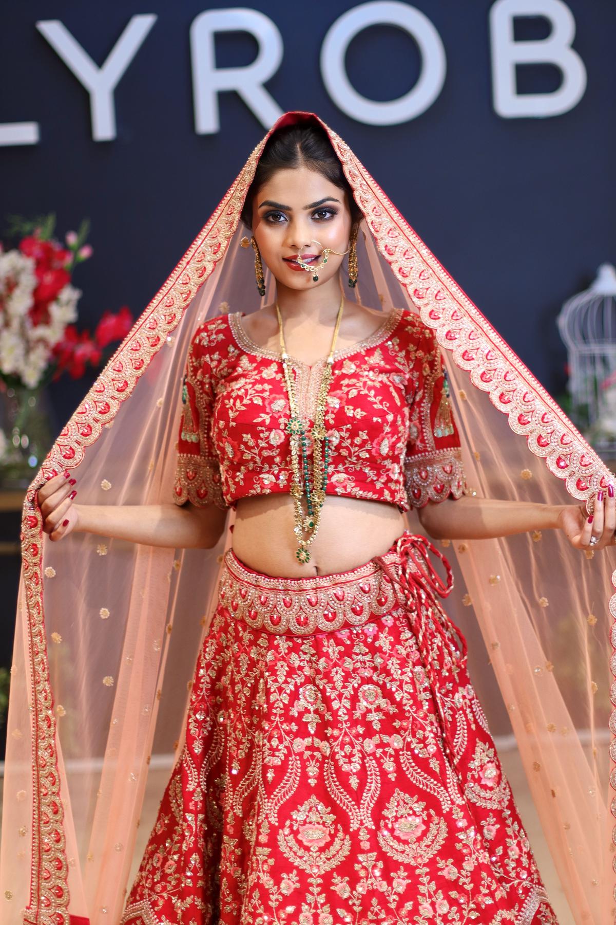 Red Bridal Lehenga | Bridal Jewelry | Bridal lehenga red, Lehenga jewellery,  Red wedding lehenga