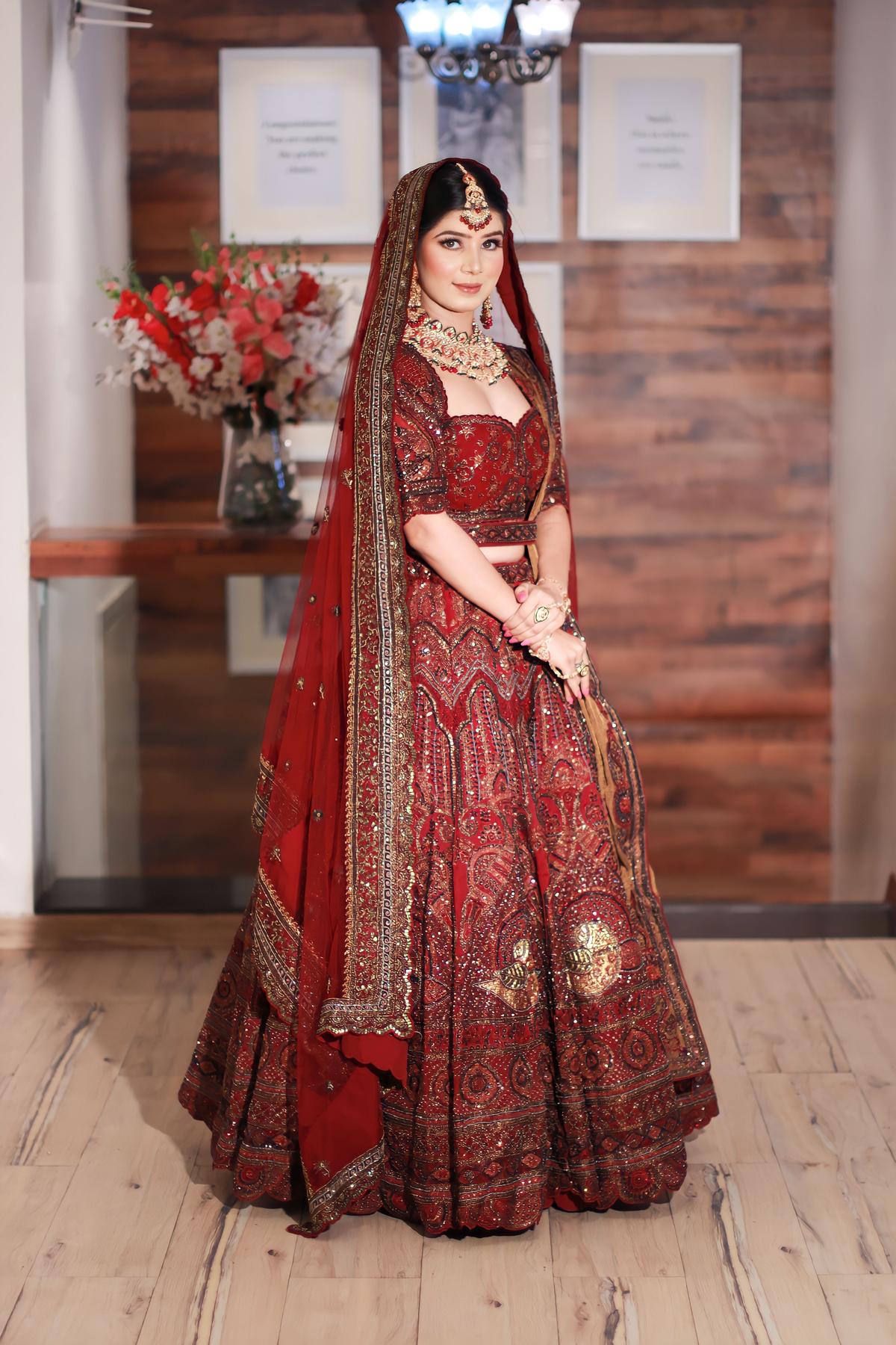 Brides That Picked Wine Coloured Lehengas For Their Wedding Soirees! | モデル