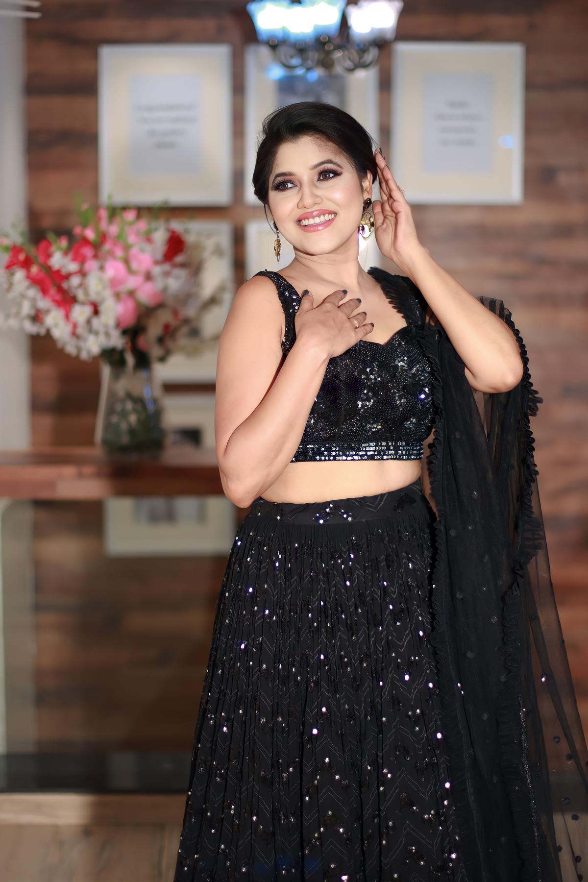 Actress Sreemukhi Slays Traditional Look In Black Lehenga Choli - News18