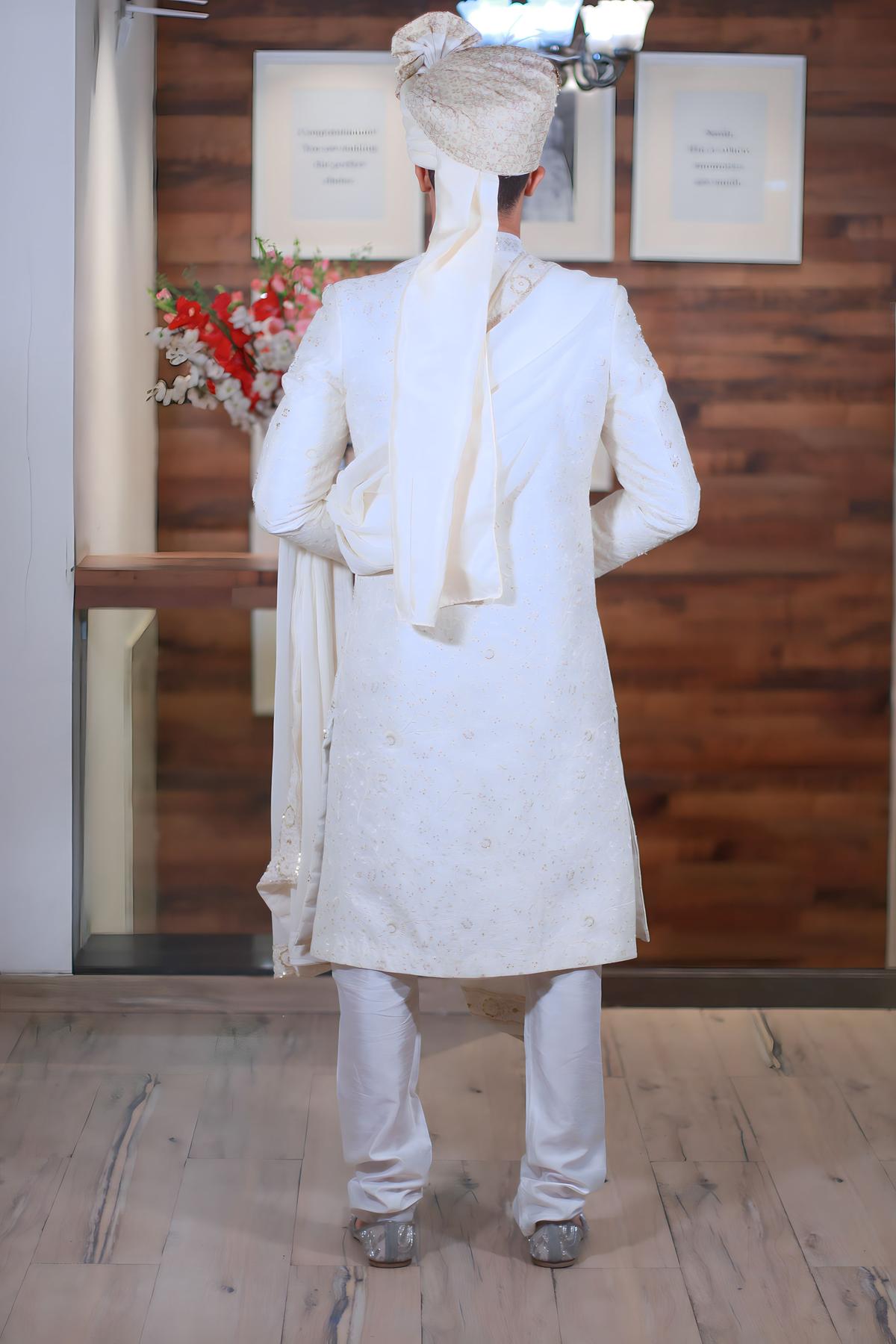 Manyavar sherwani deals on rent